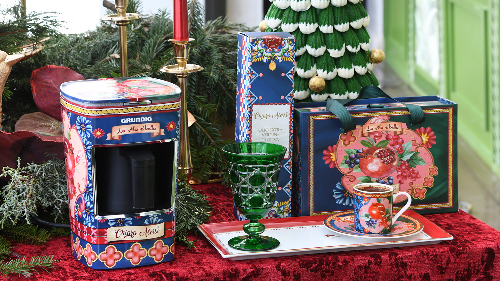 Rengarenk Deneyim Chiara Alessi'nin İlk Desenli Türk Kahvesi Makinesi