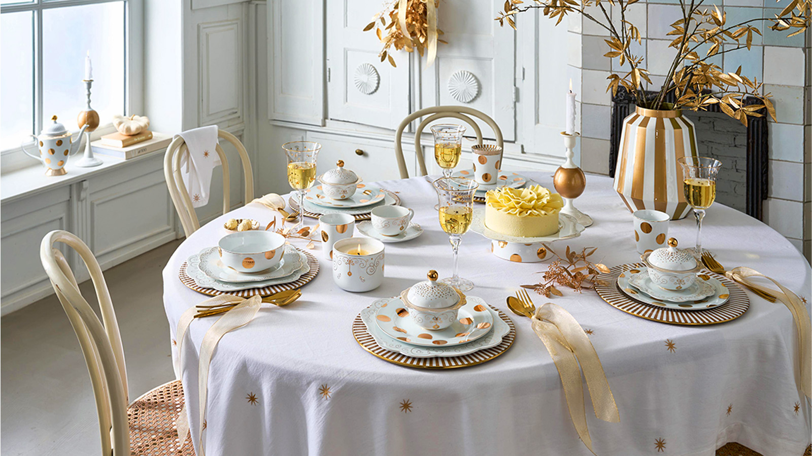 Minimalist Sofra Düzeni: Az Malzemeyle Göz Alıcı Şıklık