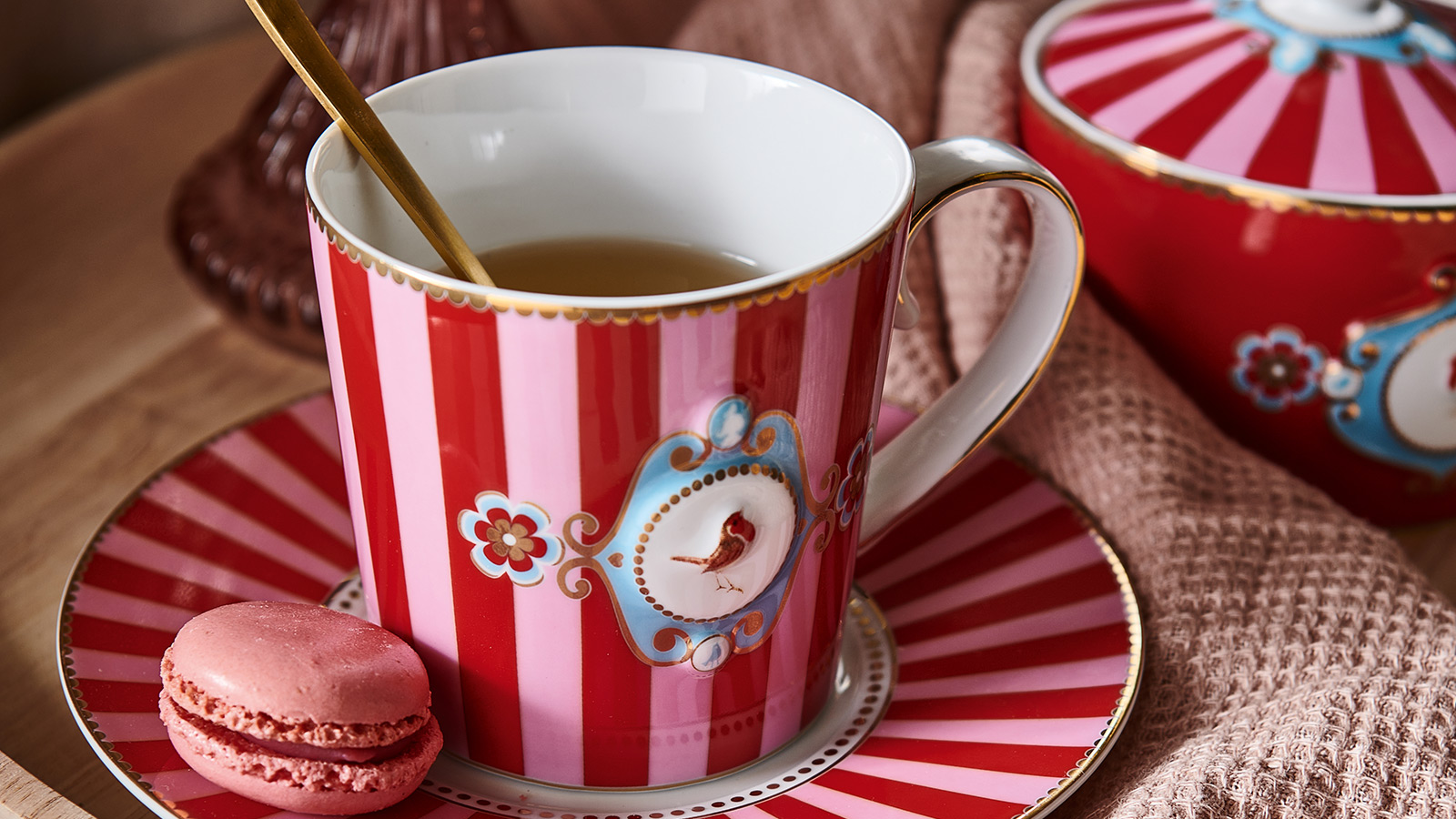 Love Birds Fincanları: Sevgi ve Zarafetin Bir Araya Geldiği Şık Seçimler