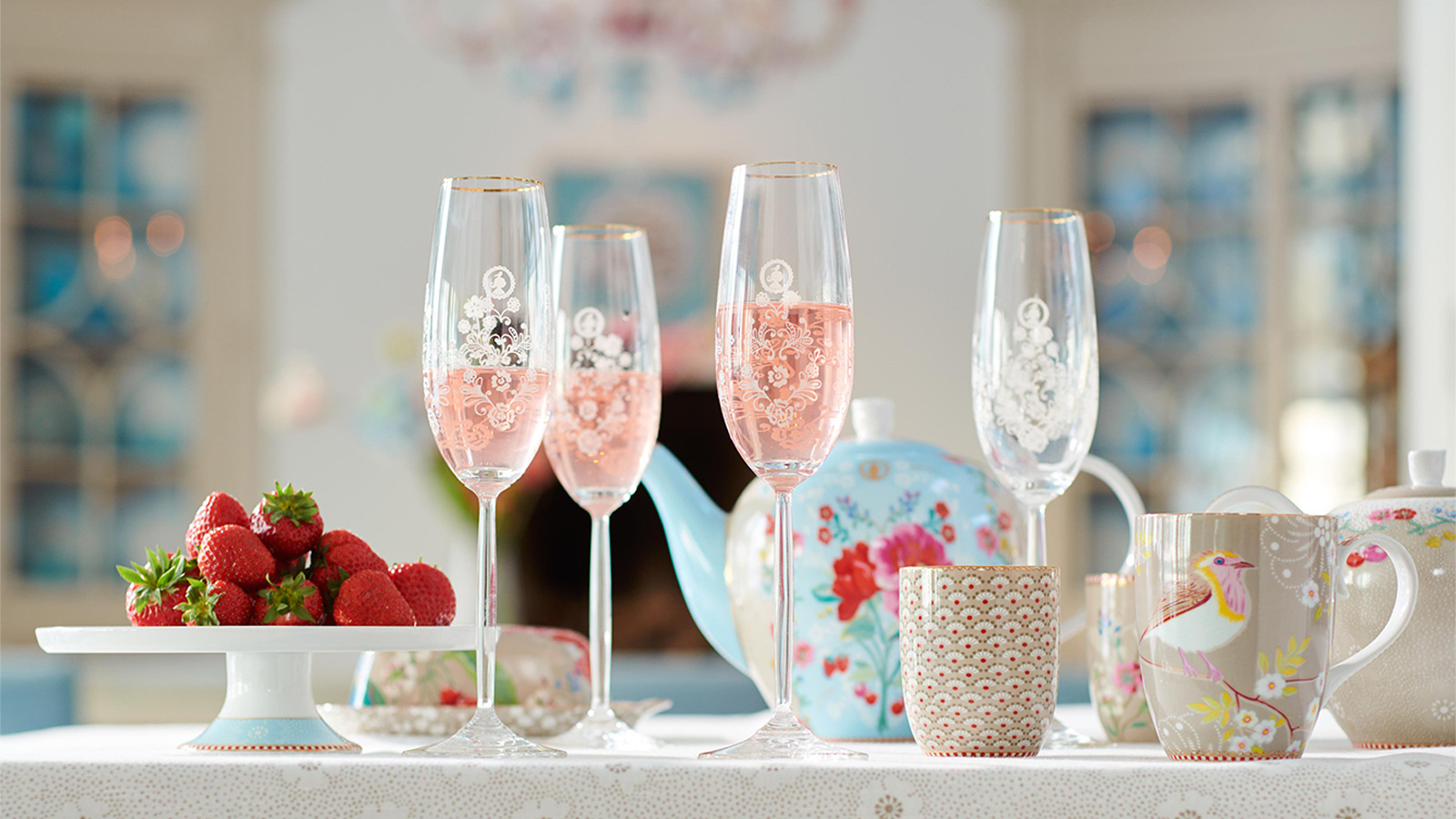 Kadeh Nasıl Tutulur? Doğru Kadeh Tutma Rehberi